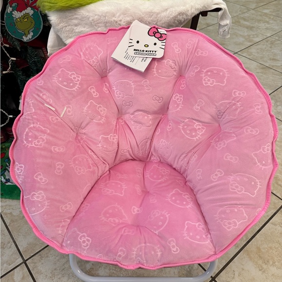 Hello kitty pink saucer chair - Picture 1 of 8